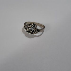 LEAF RING SIZE 6 THIN AND LIGHT STERLING